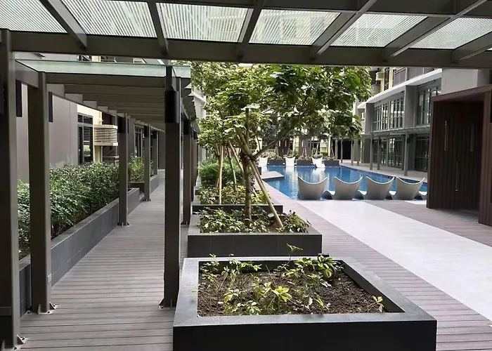Holiday home 2-min Walk To Okada Near Airportmoa Wbalcony Manila