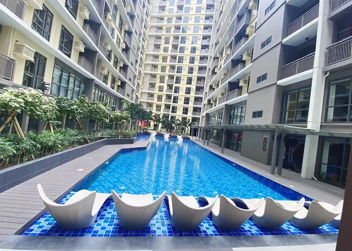 Holiday home 2-min Walk To Okada Near Airportmoa Wbalcony Manila