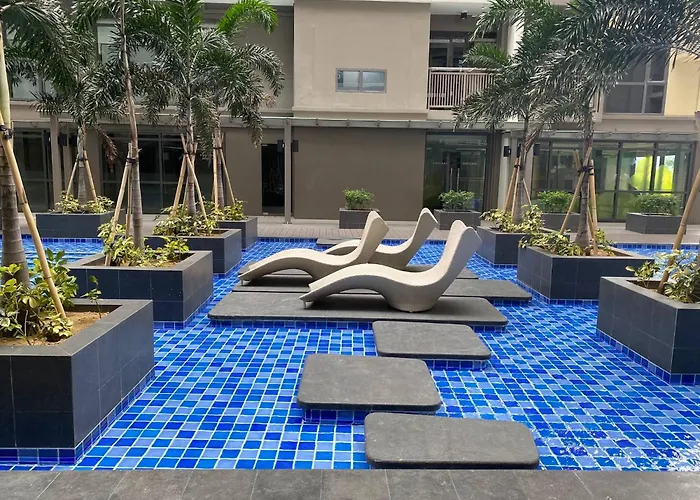 Holiday home 2-min Walk To Okada Near Airportmoa Wbalcony Manila